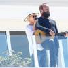 Sting et sa femme Trudie Styler passent leurs vacances à l'Eden Roc au Cap d'Antibes. Le chanteur profite de la sérénité de la terrasse de sa suite pour jouer de la guitare, ou faire ses exercices d'étirements. Le couple a ensuite rejoint des amis à bord du yacht C2 pour le déjeuner. Le 24 juin 2015