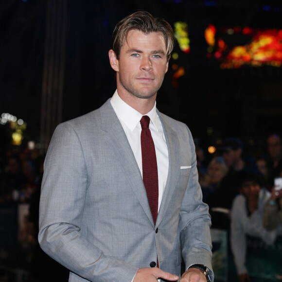 Chris Hemsworth lors de la première européenne d'Au coeur de l'Océan à Leicester Square, Londres le 2 décembre 2015.