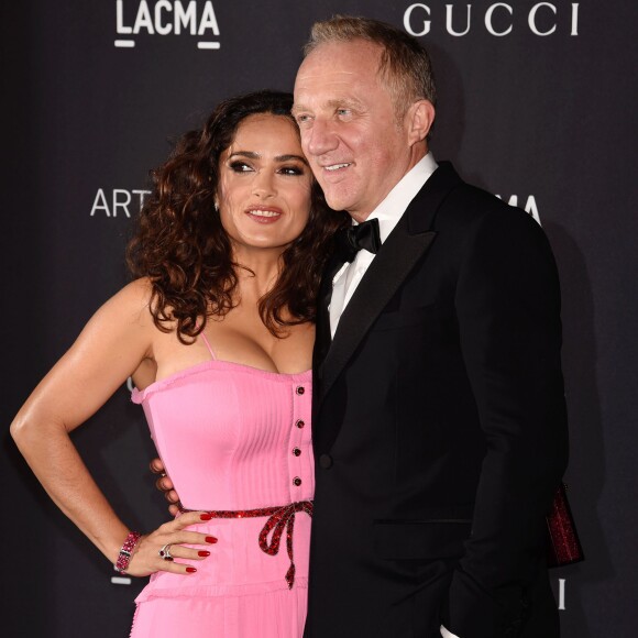 Salma Hayek (habillée en Gucci) et son mari Francois-Henri Pinault lors du Gala "The LACMA 2015 Art+Film" en l'honneur de James Turrell et Alejandro Inarritu à Los Angeles, le 7 novembre 2015.