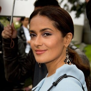 Salma Hayek - Arrivée des people au défilé Giambattista Valli collection prêt-à-porter Printemps/Eté 2016 lors de la fashion week à Paris, le 5 octobre 2015.