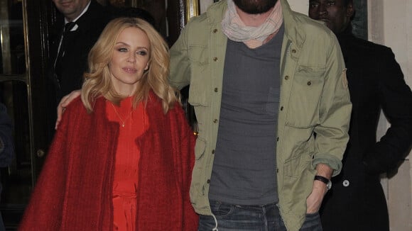 Kylie Minogue et son compagnon Joshua Sasse à Paris le 3 décembre 2015.