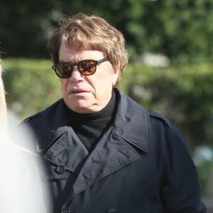 Bernard Tapie aux obsèques de Jean-Noël Tassez, le compagnon de Charlotte Rampling, au crématorium du cimetière du Père-Lachaise à Paris, le 9 octobre 2015