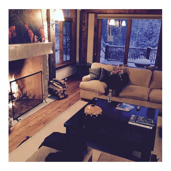 Ashlee Simpson et sa fille Jagger Snow en vacances à Aspen / photo postée sur Instagram au mois de décembre 2015.