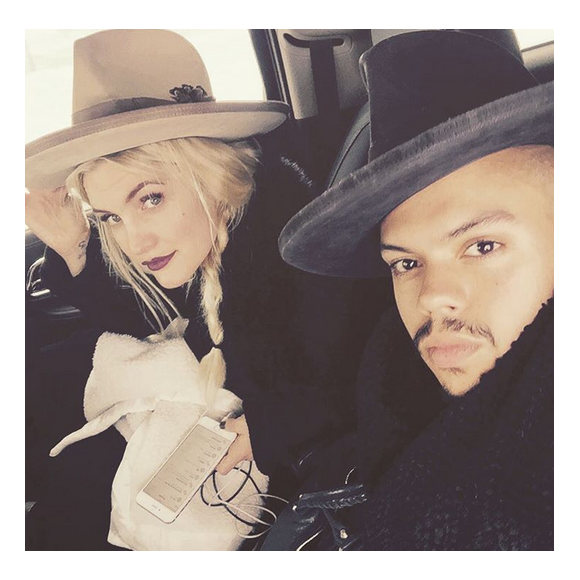 Ashlee Simpson et son mari Evan Ross en vacances à Aspen / photo postée sur Instagram au mois de décembre 2015.