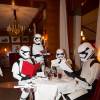 Exclusif - Les Stormtroopers investissent le restaurant Le Fouquet's, à l'occasion de la sortie du film "Star Wars - Le Réveil de la force" (événement organisé par Immersion Studio) à Paris. Le 29 novembre 2015