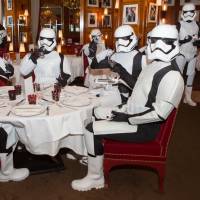 "Star Wars" : Stormtroopers chic, polémiques et parodies