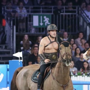 Benjamin Castaldi sur Carlito D'es lors de la soirée Style & Competition for Amade, l'Association mondiale des amies de l'enfance lors du Longines Masters de Paris à Villepinte le 5 décembre 2015 © Dominique Jacovides