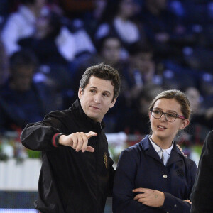 Guillaume Canet conseille sa nièce Paloma de Crozals sur le parcours du Longines Masters Paris à Villepinte le 5 décembre 2015 © Christophe Bricot