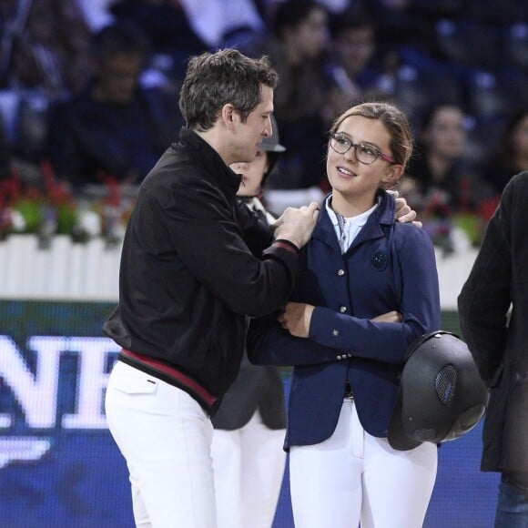 Guillaume Canet conseille sa nièce Paloma de Crozals sur le parcours du Longines Masters Paris à Villepinte le 5 décembre 2015 © Christophe Bricot