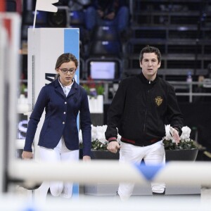 Guillaume Canet conseille sa nièce Paloma de Crozals sur le parcours du Longines Masters Paris à Villepinte le 5 décembre 2015 © Christophe Bricot