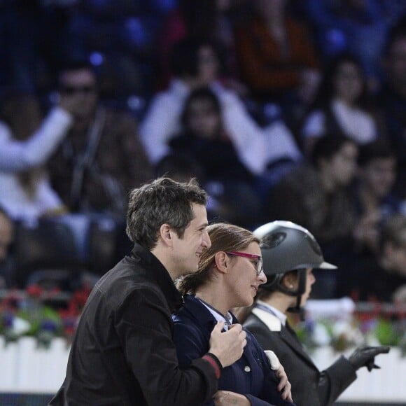 Guillaume Canet conseille sa nièce Paloma de Crozals sur le parcours du Longines Masters Paris à Villepinte le 5 décembre 2015 © Christophe Bricot