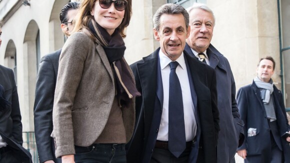 Élections régionales : Nicolas Sarkozy et Carla main dans la main pour voter