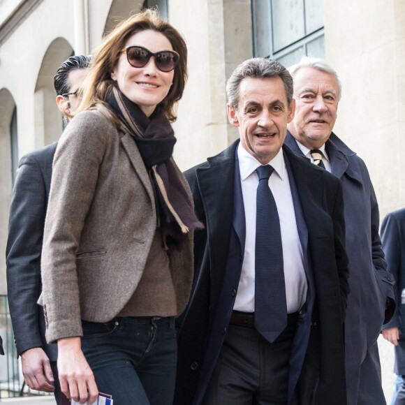 Nicolas Sarkozy et sa femme Carla Bruni-Sarkozy vont voter au lycée Jean de la Fontaine dans le 16e arrondisseùent, à Paris, pour le 1er tour des élections régionales, le 6 décembre 2015. © Cyril Moreau - Dominique Jacovides / Bestimage