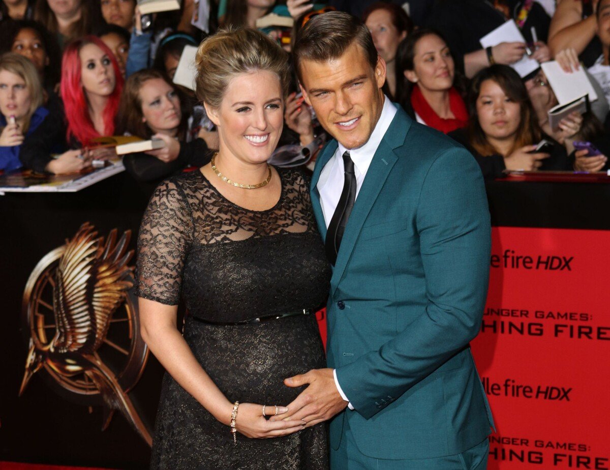 Photo : Alan Ritchson et sa femme enceinte à Los Angeles le 18 novembre  2013. - Purepeople