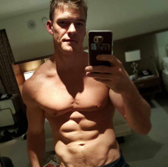 Le très musclé Alan Ritchson via son Instagram.