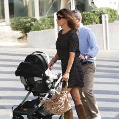 Elisabetta Canalis, son mari Brian Perri et leur fille Skyler à l'hôtel Andaz de West Hollywood, le 5 décembre 2015