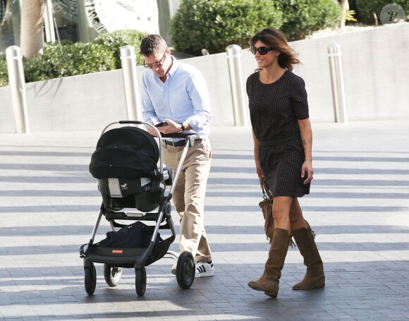 Elisabetta Canalis, son mari Brian Perri et leur fille Skyler à l'hôtel Andaz de West Hollywood, le 5 décembre 2015
