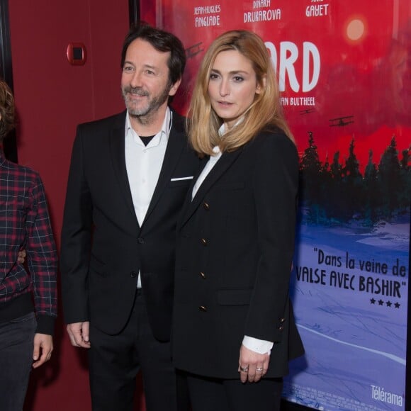 Jean-Hugues Anglade, Julie Gayet - Avant-première du film "Cafard" au Publicis Cinémas à Paris le 7 décembre 2015.