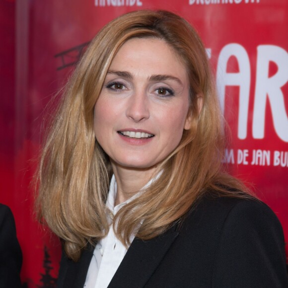 Julie Gayet - Avant-première du film "Cafard" au Publicis Cinémas à Paris le 7 décembre 2015.