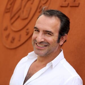 Jean Dujardin - People dans le village lors de la finale du tournoi de tennis de Roland-Garros à Paris, le 7 juin 2015.