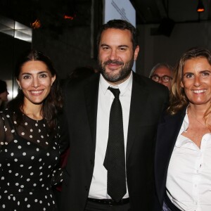 Caterina Murino, Bruce Toussaint, Lisa Azuelos - La 8ème édition des "Positive Awards" à la Gaîté-Lyrique à Paris, le 7 décembre 2015, en pleine COP21. Les Positive Awards 2015 dessinés par P. Starck sont remis par des personnalités proches de la Fondation Positive Planet, fondée en 1998, dont le président est J. Attali. © Denis Guignebourg