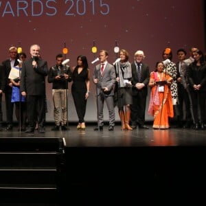 Jacques Attali, Lisa Azuelos, Mathieu Madénian, Anggun, Paul Watson, Sonia Rolland, et les lauréats - La 8ème édition des "Positive Awards" à la Gaîté-Lyrique à Paris, le 7 décembre 2015, en pleine COP21. Les Positive Awards 2015 dessinés par P. Starck sont remis par des personnalités proches de la Fondation Positive Planet, fondée en 1998, dont le président est J. Attali. © Denis Guignebourg