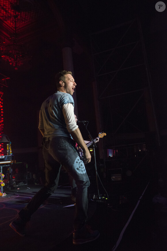 Chris Martin - Coldplay en concert à la Salle Wagram, Paris, le 9 décembre 2015.