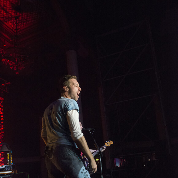 Chris Martin - Coldplay en concert à la Salle Wagram, Paris, le 9 décembre 2015.
