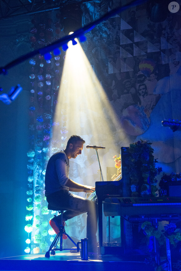 Chris Martin, de Coldplay en concert à la Salle Wagram, Paris, le 9 décembre 2015.