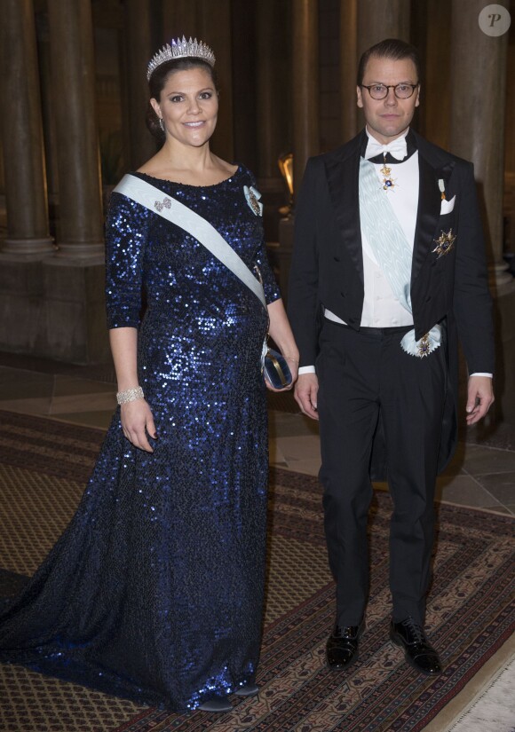 La princesse Victoria de Suède, enceinte, et son époux, le prince Daniel - Dîner du roi pour les lauréats du Prix Nobel au palais royal à Stockholm le 11 décembre 2015.