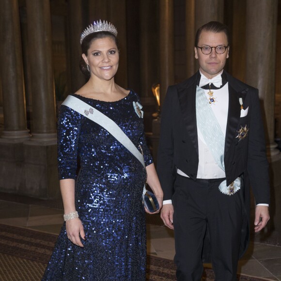 La princesse Victoria de Suède, enceinte, et son époux, le prince Daniel - Dîner du roi pour les lauréats du Prix Nobel au palais royal à Stockholm le 11 décembre 2015.