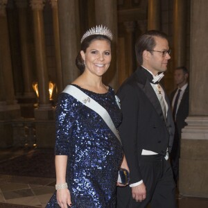 La princesse Victoria de Suède, enceinte, et son époux, le prince Daniel - Dîner du roi pour les lauréats du Prix Nobel au palais royal à Stockholm le 11 décembre 2015.