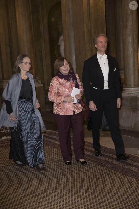 La biélarusse, Svetlana Alexievitch, prix Nobel de littérature - Dîner du roi pour les lauréats du Prix Nobel au palais royal à Stockholm le 11 décembre 2015.