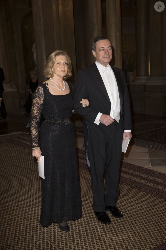 Mario Draghi, président de la Banque centrale européenne, et Serena Draghi - Dîner du roi pour les lauréats du Prix Nobel au palais royal à Stockholm le 11 décembre 2015.