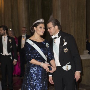 La princesse Victoria de Suède, enceinte, et son époux, le prince Daniel - Dîner du roi pour les lauréats du Prix Nobel au palais royal à Stockholm le 11 décembre 2015.