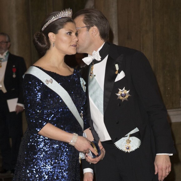 La princesse Victoria de Suède, enceinte, et son époux, le prince Daniel - Dîner du roi pour les lauréats du Prix Nobel au palais royal à Stockholm le 11 décembre 2015.