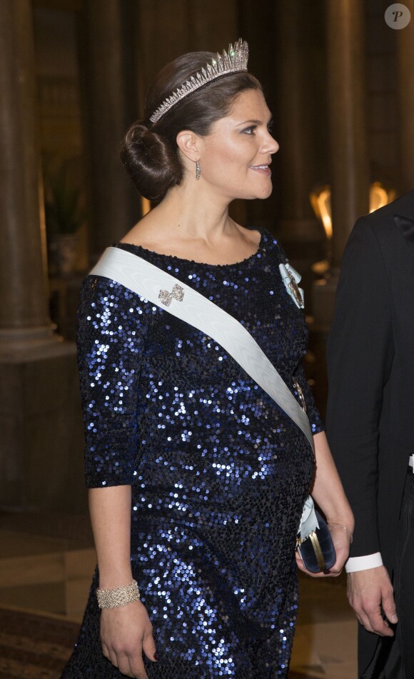 La princesse Victoria de Suède, enceinte - Dîner du roi pour les lauréats du Prix Nobel au palais royal à Stockholm le 11 décembre 2015.