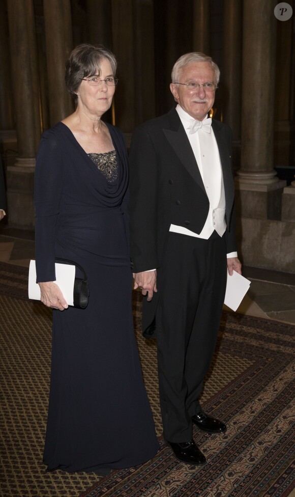 L'Américain Paul Modrich, prix Nobel de chimie, et le Dr. Vickers Burdett - Dîner du roi pour les lauréats du Prix Nobel au palais royal à Stockholm le 11 décembre 2015.