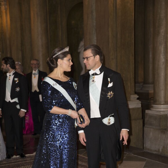 La princesse Victoria de Suède, enceinte, et son époux, le prince Daniel - Dîner du roi pour les lauréats du Prix Nobel au palais royal à Stockholm le 11 décembre 2015.