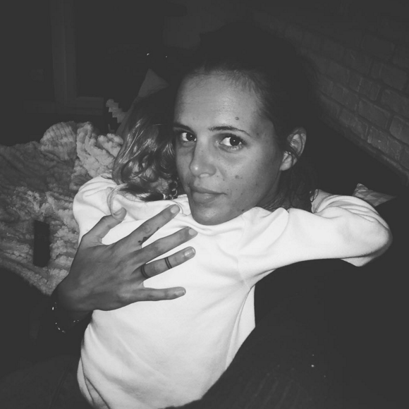 Câlin du soir pour Laure Manaudou et sa petite Manon