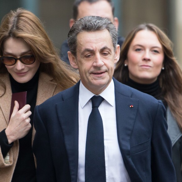 Nicolas Sarkozy et sa femme Carla Bruni-Sarkozy vont voter au lycée Jean de la Fontaine dans le 16e à Paris, pour le 2e tour des élections régionales, le 13 décembre 2015.  © Pool / Bestimage