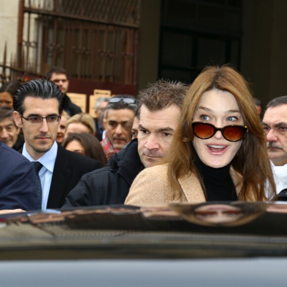 Nicolas Sarkozy et sa femme Carla Bruni-Sarkozy vont voter au lycée Jean de la Fontaine dans le 16e à Paris, pour le 2e tour des élections régionales, le 13 décembre 2015.  © Pool / Bestimage