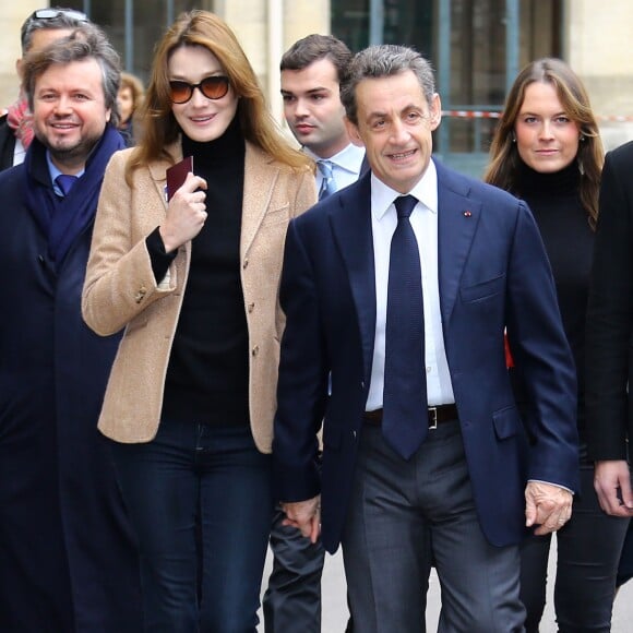 Nicolas Sarkozy et sa femme Carla Bruni-Sarkozy vont voter au lycée Jean de la Fontaine dans le 16ème à Paris pour le 2ème tour des élections régionales le 13 décembre 2015.  © Pool / Bestimage