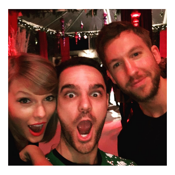 Taylor Swift fête son anniversaire avec son chéri Calvin Harris et le fils de Jimmy Iovine, cadre chez Apple / photo postée sur Instagram au mois de décembre 2015.