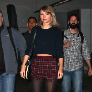 Taylor Swift arrive à l'aéroport de LAX à Los Angeles le jour de son anniversaire, le 13 décembre 2015