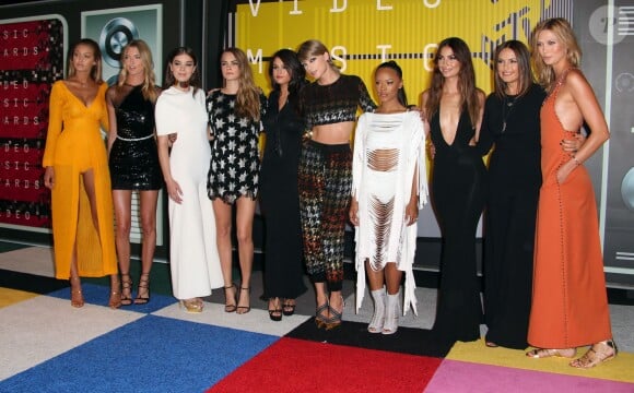 Gigi Hadid, Marta Hunt, Hailee Steinfeld, Cara Delevingne, Selena Gomez, Taylor Swift, Serayah, Mariska Hargitay, Lily Aldridge et Karlie Kloss - Soirée des MTV Video Music Awards à Los Angeles le 30 aout 2015. © CPA/Bestimage