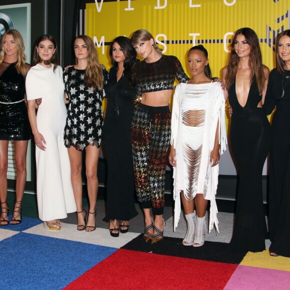 Gigi Hadid, Marta Hunt, Hailee Steinfeld, Cara Delevingne, Selena Gomez, Taylor Swift, Serayah, Mariska Hargitay, Lily Aldridge et Karlie Kloss - Soirée des MTV Video Music Awards à Los Angeles le 30 aout 2015. © CPA/Bestimage