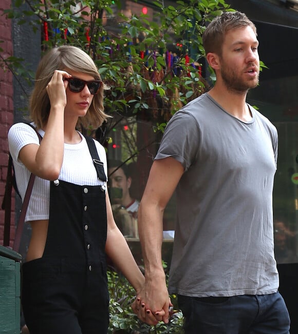 Taylor Swift et son petit-ami Calvin Harris sortent d'un restaurant à New York, le 28 mai 2015.