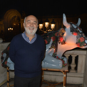 Exclusif - Gérard Jugnot (parrain de la Cow Parade) - Vente aux enchères au profit des Resto du Coeur des 55 vaches de la 1ère Cow Parade Transhumance au monde, sur la terrasse du Mini Palais, le 15 décembre 2015. ©Veeren/Bestimage