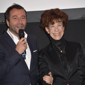 Exclusif - Bernard Montiel et Véronique Colucci - Vente aux enchères au profit des Resto du Coeur des 55 vaches de la 1ère Cow Parade Transhumance au monde, sur la terrasse du Mini Palais, le 15 décembre 2015. ©Veeren/Bestimage